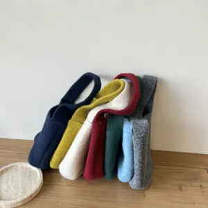 Korean ins style knitted tote bag, vintage autumn winter versatile shoulder handbag detail.