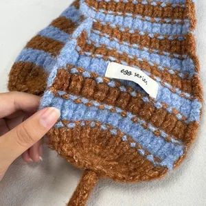 Koreanischer Stil gestreifte Pluesch Ohrenschuetzer fuer Damen Herbst Winter warme Strickmuetze