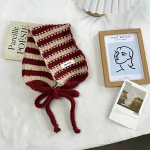 Gemütliche gestreifte Plüsch-Ohrenschützer mit Bändern, warme Winter-Ohrenwärmer für Frauen.