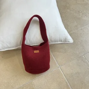 Korean ins style red felt bucket bag, autumn winter vintage woolen single shoulder handbag.