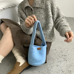 Korean ins style retro wool felt bucket bag for women, casual autumn winter shoulder handbag.