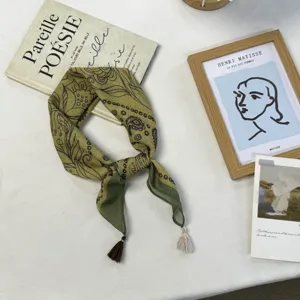Πράσινο ελαιόλαδο τετραγωνικό μαντήλι paisley με φούντες, ευέλικτο λεπτό bandana.