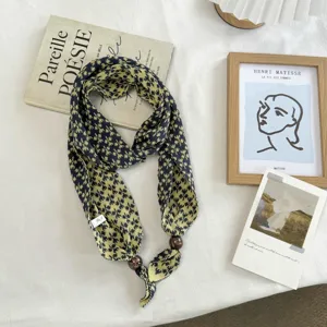 Vintage knitted neckerchief with chic wooden beads and retro snowflake pattern for stylish autumn.