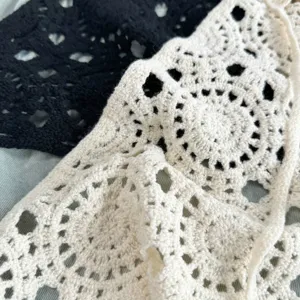 Écharpe triangulaire creuse crochet rétro ceinture, accessoire mode tricot floral.