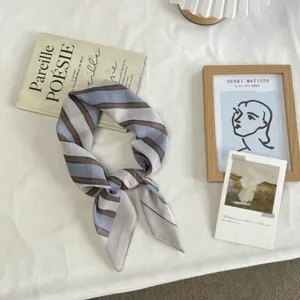 Pañuelo cuadrado de seda a rayas azul marron mujer elegante bufanda accesorio de pelo.