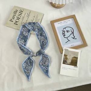 Pañuelo delgado con estampado floral azul para mujer, elegante accesorio de cuello francés.