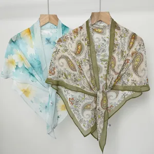 Foulard triangolare paisley floreale sottile sciarpa seta donna accessorio vita dettaglio