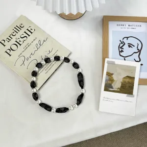 Style coréen perle long foulard collier, tissu imprimé floral noir avec des perles.