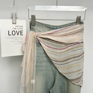 Jeans stratificati da donna con sciarpa trasparente elegante accessorio in vita