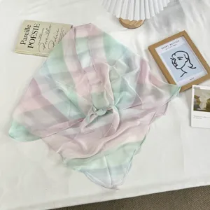 Elegante sciarpa triangolare a quadri sfumati, scialle sottile e accessorio per vita.