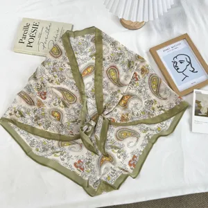 Foulard triangolare con stampa cachemire bordo verde elegante sciarpa di seta