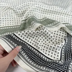 Retro geometrisches Dreieckstuch Stoff Detailaufnahme mit weicher Textur und Vintage Mustern