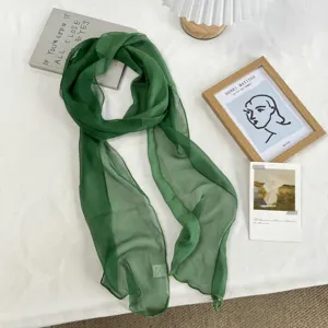 Foulard en mousseline vert foncé uni, léger et élégant pour le cou au printemps et en été.