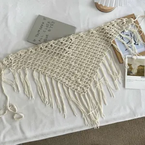 Écharpe triangulaire au crochet beige foulard taille frange chic bohème accessoires mode femme