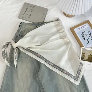 Korean retro color-block silk triangle scarf, stylish fashion decorative neckerchief.
