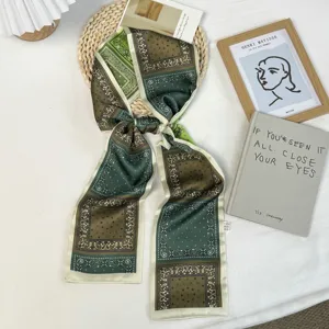 Foulard skinny en soie motif cachemire vert écharpe élégante pour femme style chic