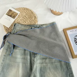 Detailansicht Vintage Jeans Wickelrock Taillenband Modeaccessoire stilvolles Kleidungsstück.