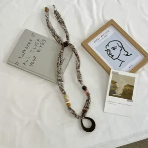 Retro paisley zijden sjaal ketting voor vrouwen, stijlvolle kralen hanger trui ketting accessoire.