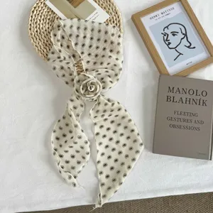 Transparante paisley zijden sjaal met bloem, chique lente en zomer halsdoek voor dames