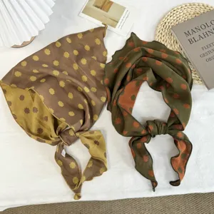 Koreaanse vintage geometrisch geprinte driehoekige sjaal, stijlvolle hoofd- en halsdoek.