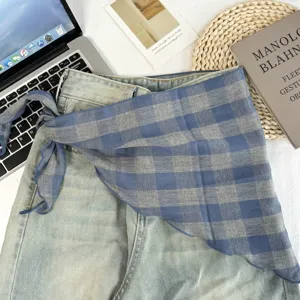 Blaues Karo-Dreiecktuch für Damen, stilvolles koreanisches Halstuch für Frühling und Sommer.