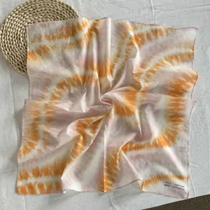 Foulard quadrato in cotone tie-dye da donna, elegante sciarpa e fascia per capelli.