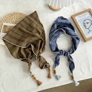 Retro Karos Dreiecksschal für Damen, leichtes Tuch mit Holzperlen und Quasten.