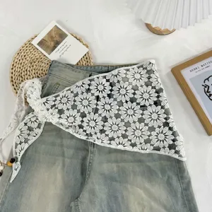 Schicker hohler Strick-Dreiecksschal Wickelrock, stylischer Denim-Lagen-Kurzrock.