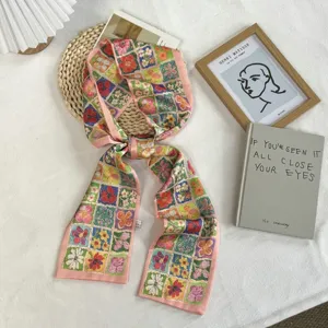 Foulard skinny en soie à imprimé floral pour femme, bordure rose, écharpe et bandeau élégants.