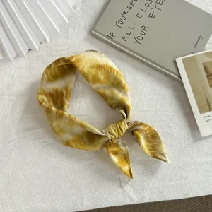 Foulard quadrato in cotone tie-dye giallo da donna, foulard da collo e fascia trendy.