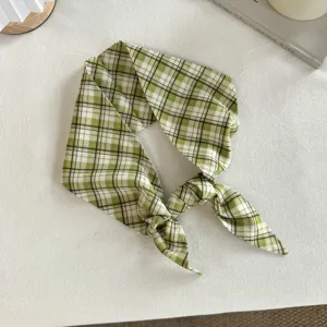 Sciarpa lunga in cotone a quadretti verdi, fascia per capelli retro ed elegante foulard.