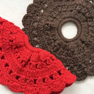 Chouchous de cheveux au crochet faits à la main, attaches dentelle rouge et marron style quotidien.