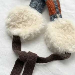 Niedliche Plüsch Ohrenschützer Winter warmer Lammfleece Ohrenwärmer Detailansicht.