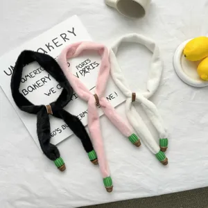 Bufanda estrecha de felpa suave, elegante pañuelo peludo para mujer con bonitos colgantes.