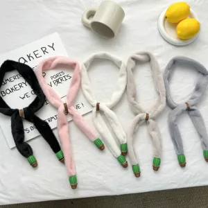 Bufanda Estrecha de Peluche Linda para Mujer Color Sólido Pañuelo Suave Con Decoración de Colgante de Planta Invierno Versátil Moda