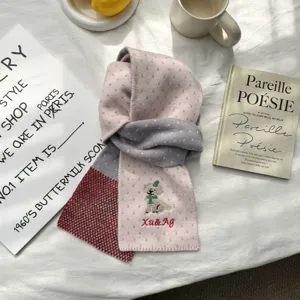 Bufanda de punto rosa con lunares y bordado de perrito lindo, cálida para invierno de mujer