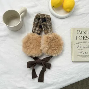 Süsse Plüsch-Ohrwärmer für Damen im Winter, warme Lammwolle Ohrenschützer mit Schleife.