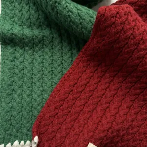 Écharpe de Noël en maille torsadée confortable, cache-col chaud en laine pour l'hiver rouge et vert.