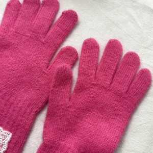 Korean style pink knitted gloves with delicate lace trim for women autumn and winter warmth.