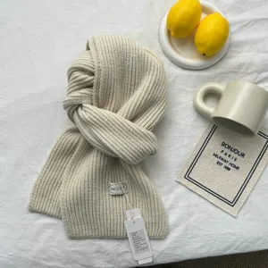 Écharpe tricot uni confortable d'hiver, cache-col en laine chaude pour femmes et filles.