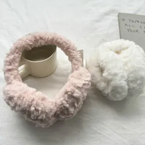 Chauffe-oreilles d'hiver pliables et duveteux en rose et blanc, cache-oreilles en peluche.