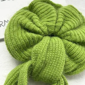Coletero de punto verde invierno cálido accesorio de cabello suave y esponjoso diseño