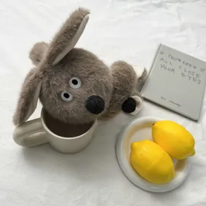Joli jouet en peluche hiver chaud poupée créative décoration de bureau animal en peluche