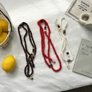 Collier de perles tricoté de couleur unie, chaîne de pull rétro polyvalente, bijoux de mode chic.