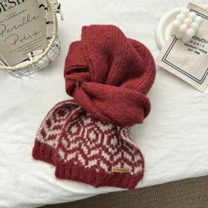 Sciarpa invernale in maglia bordeaux da donna, elegante e calda scialle con motivo retrò.