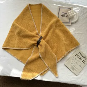 Écharpe triangulaire en tricot mélangé de laine, boucle en cuir, châle jaune d'hiver.
