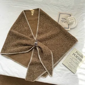 Femme automne hiver marron laine tricot foulard triangulaire châle avec bordure et boucle cuir