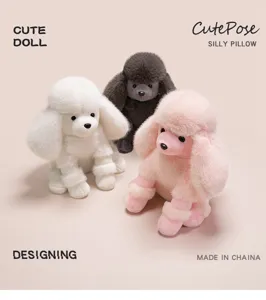 Joli chien caniche en peluche animal en peluche jouet pour enfants oreiller apaisant design.