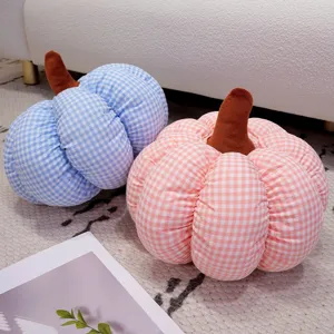 Coussin peluche citrouille carreaux style nordique, jouet en peluche doux pour decoration de salon.