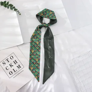 Grüner botanischer Skinny Twilly Schal für Damen, stilvolles Halstuch und Taschenband.